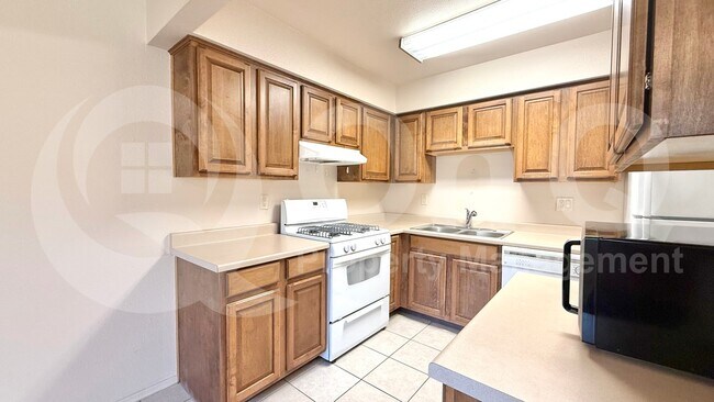 Foto del edificio - 303 N Miller Rd