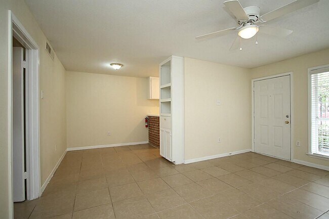 Building Photo - 3702 Flora St
