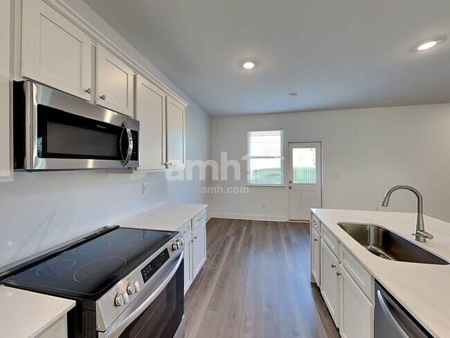 Building Photo - 56 Pointe Dr