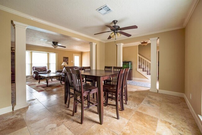 Building Photo - 28810 Pine Hill Dr