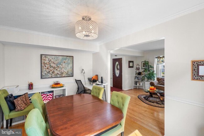 Foto del edificio - 4254 Mockingbird Cir
