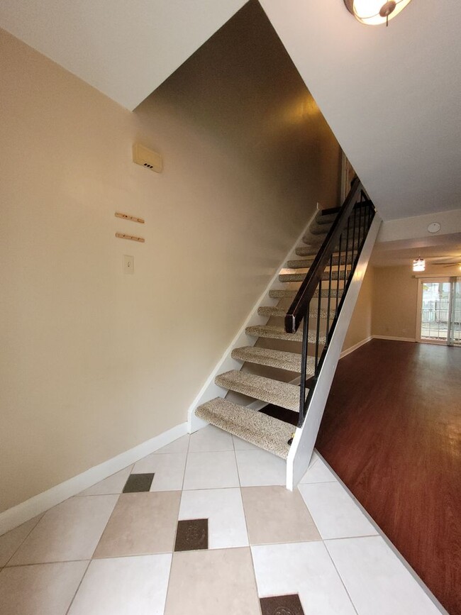 Building Photo - SILVERWOOD OAKS
