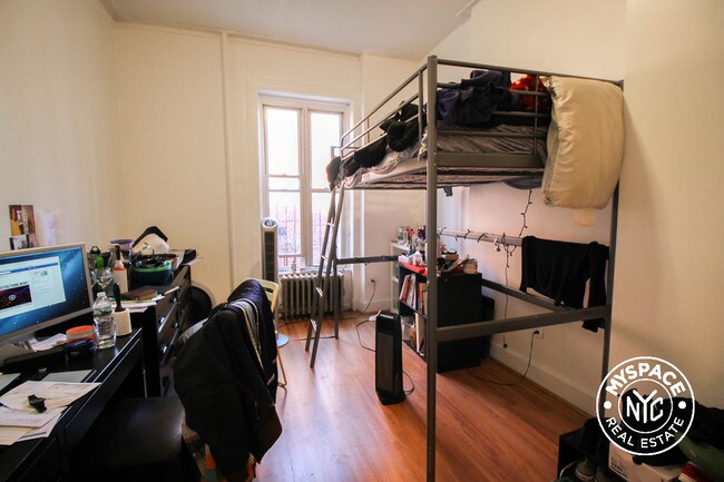 Foto del edificio - 317 Nostrand Ave