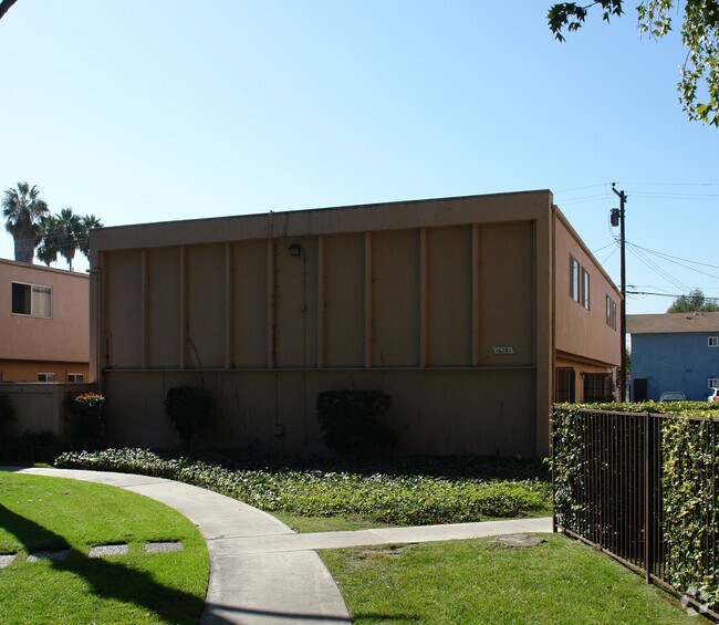 Building Photo - 14281 Village Way