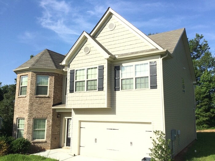 Foto principal - Huge 4 Bedroom 2.5 Bath Home located in Lo...