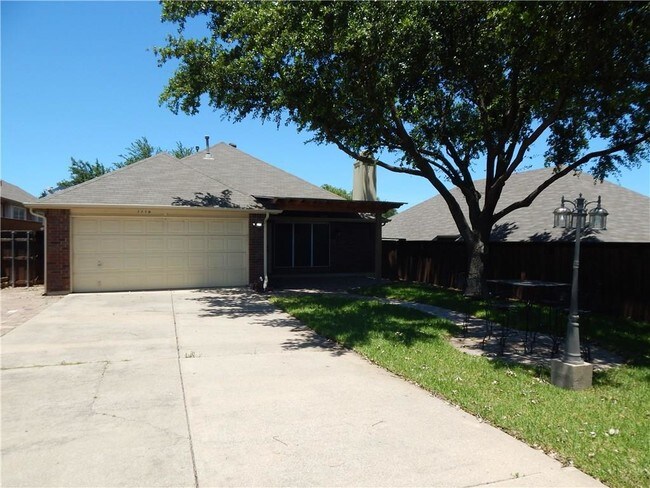 Foto del edificio - 1716 Blackstone Dr