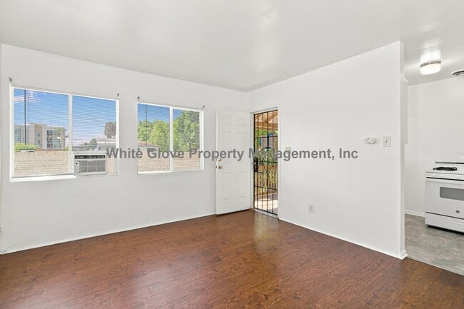 Building Photo - 136 E Ash Ave
