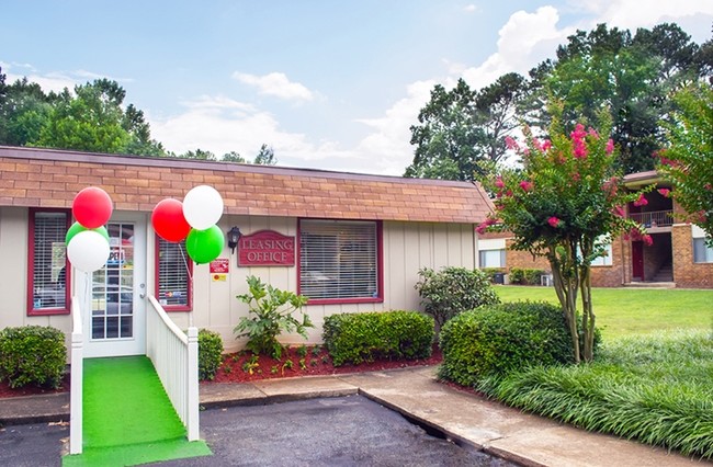 Leasing Office - Clarkston Oaks Apartments