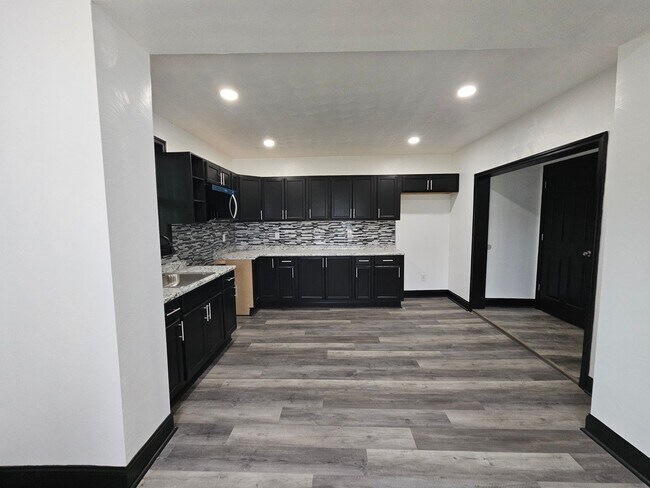Foto del edificio - Newly updated 3 Bedroom 1 Bathroom house l...
