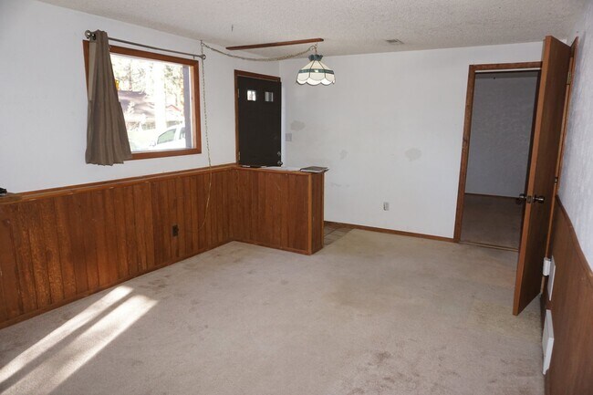 Building Photo - One Bedroom Duplex in Kittredge!!