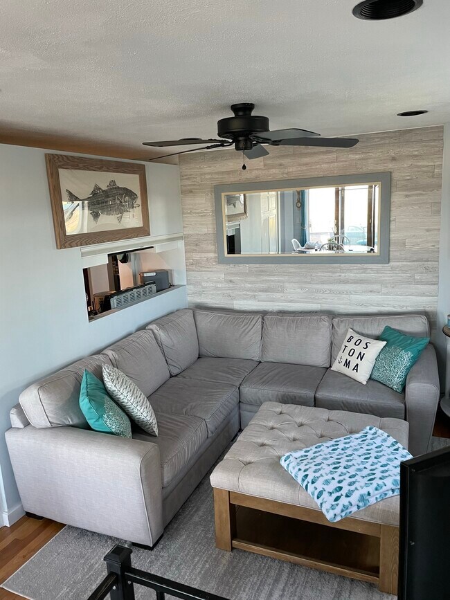 Sala de estar - 56 Winthrop Shore Dr
