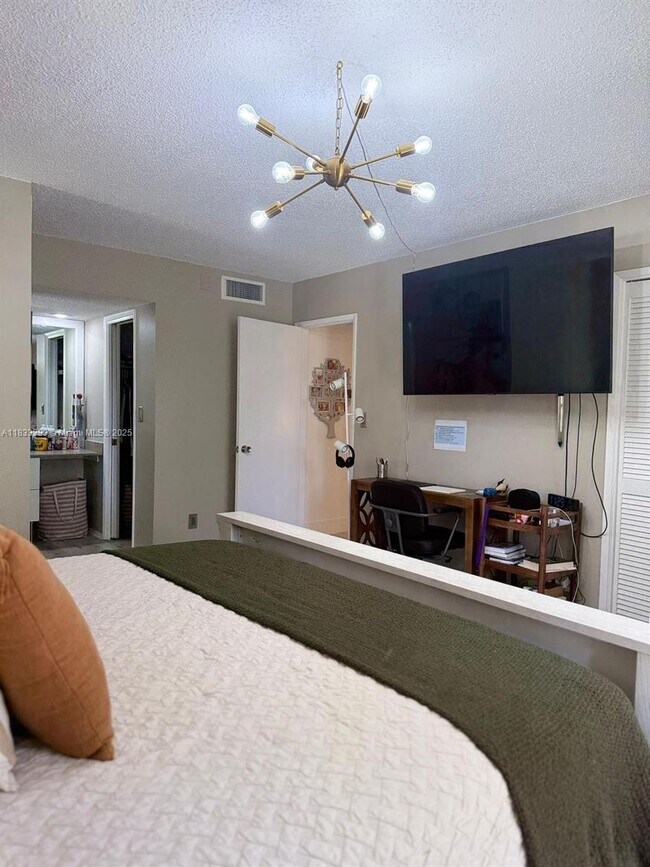 Foto del edificio - 4200 Oaks Terrace