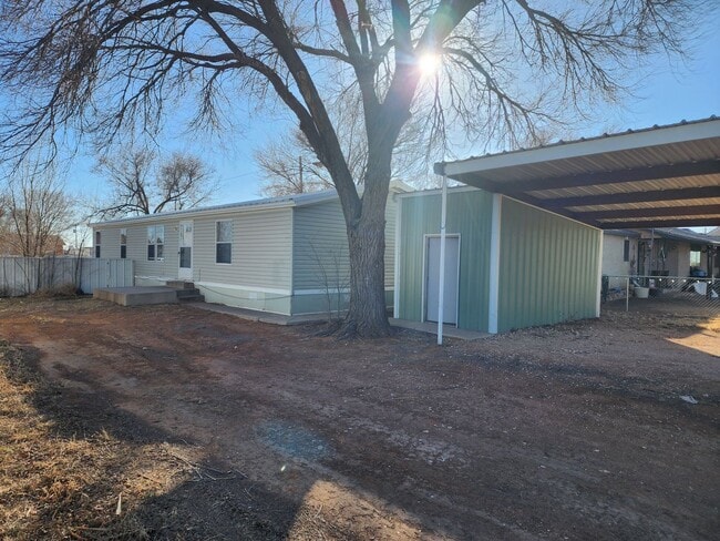 Building Photo - 306 E Spruce St