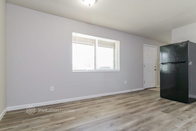 Building Photo - 14014 N 61st Ave