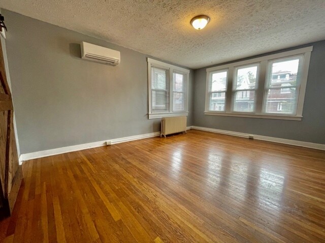Foto del edificio - 1207 Kelton Ave