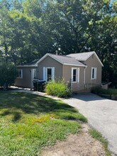 Building Photo - 925 N Dodge St