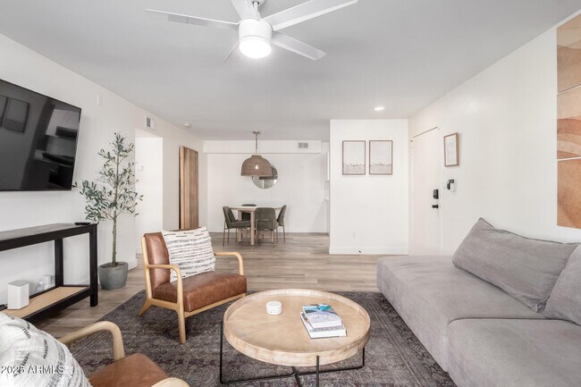 Foto del edificio - 6480 N 82nd St