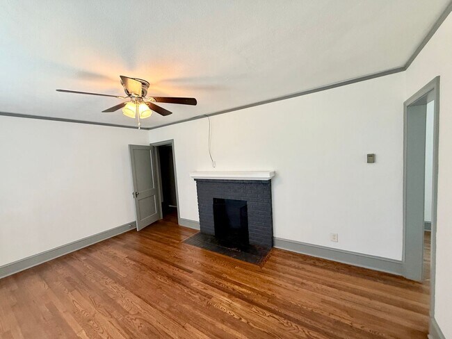 Foto del edificio - 3BR Normaltown Charmer