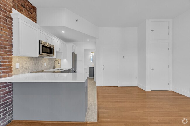 Building Photo - 389 Beacon St
