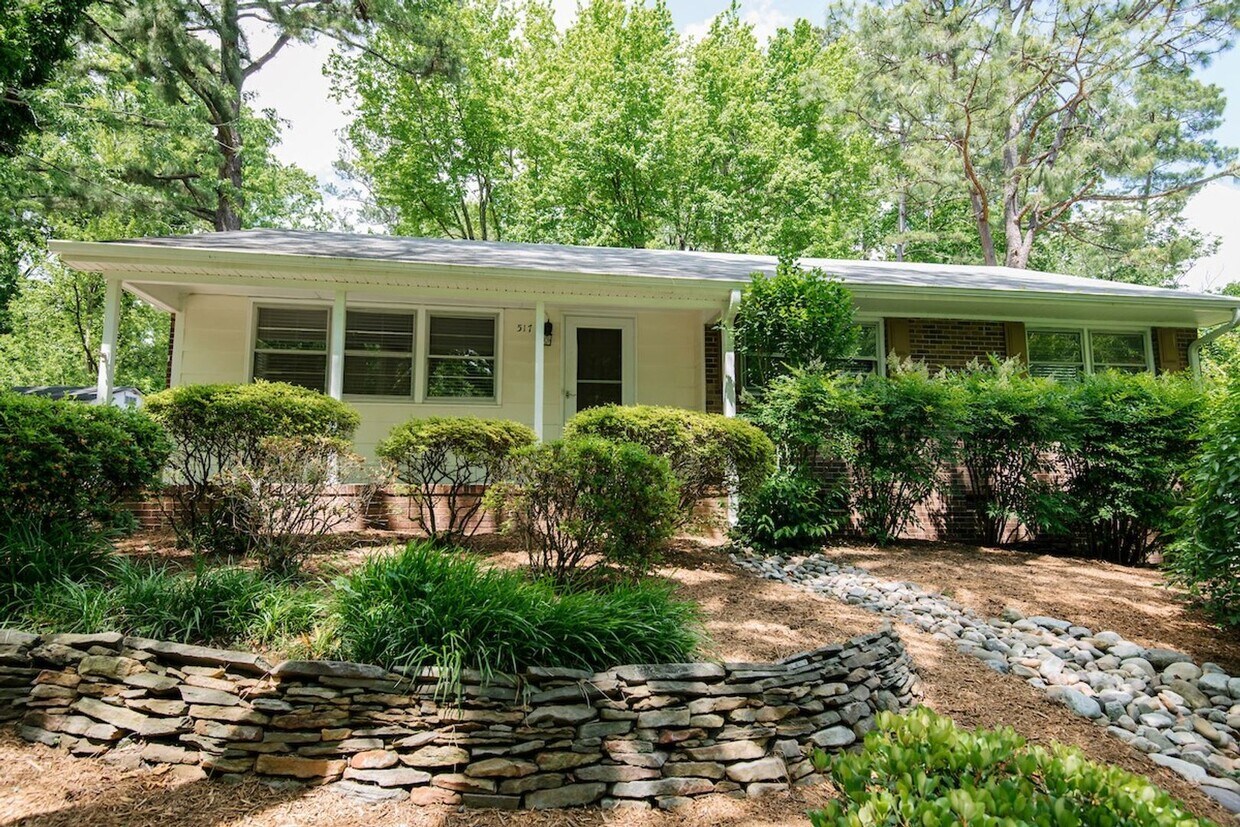 Primary Photo - Available June 10! Sweet ranch home in Nor...
