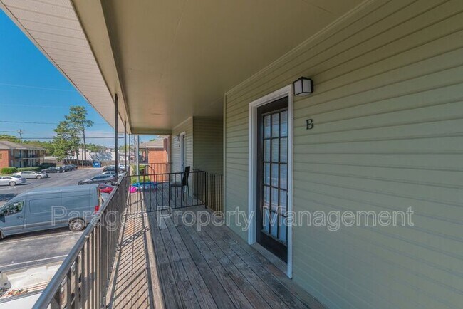Building Photo - 2571 1/2 Tobacco Rd