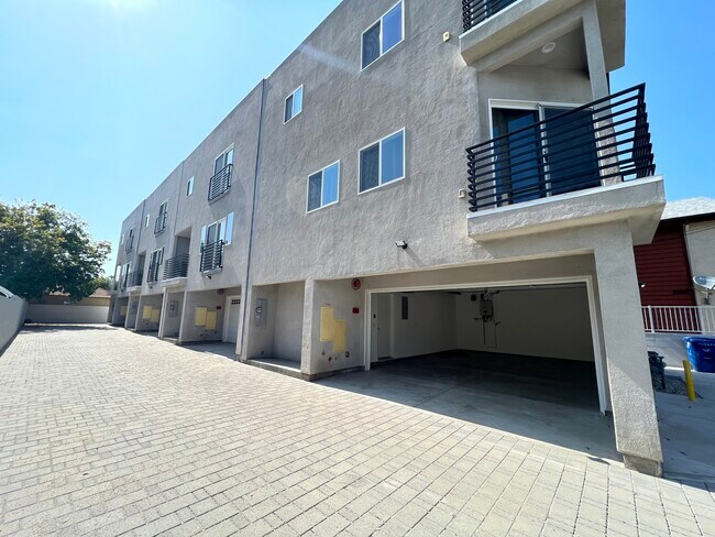 Foto del edificio - 5677 Elmer Ave