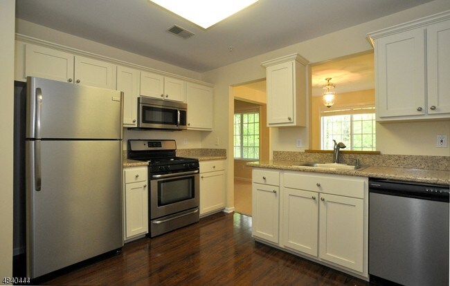 Building Photo - 105 Riveredge Dr