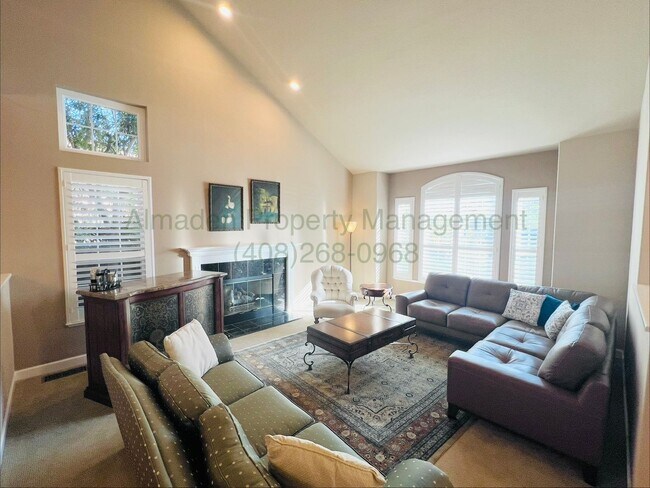 Building Photo - Must See Spacious Newer Home! Pets Negotiable! Central A/C! Award Winning Schools!!