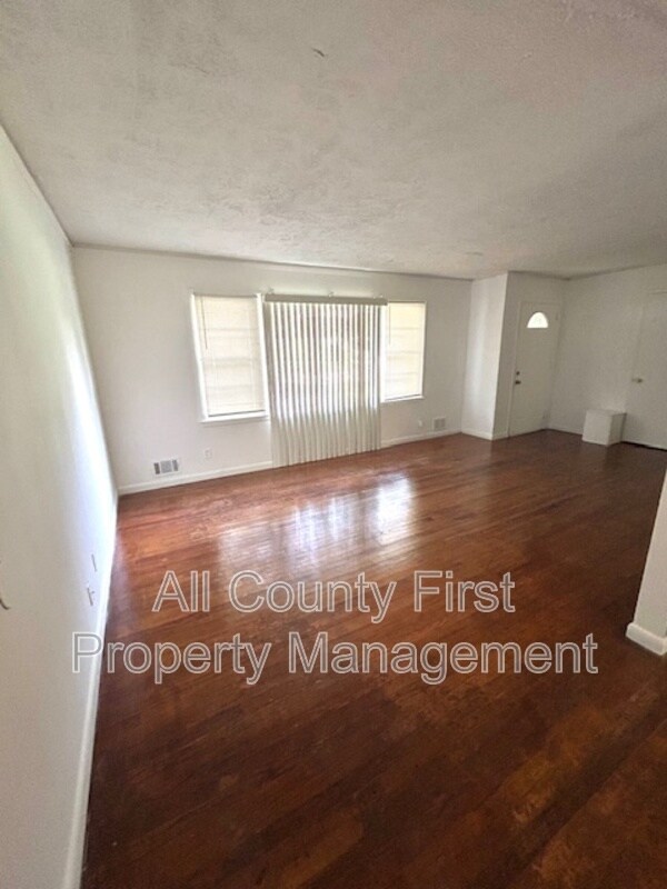 Building Photo - 2323 Belmont Dr