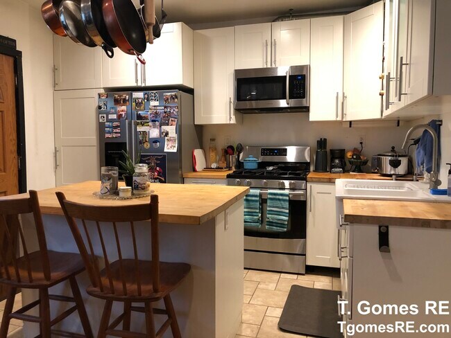 Building Photo - 394 Riverway