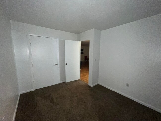 Foto del edificio - 635 Graham Dr