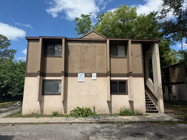 Foto del edificio - 5120 Westchase Ct