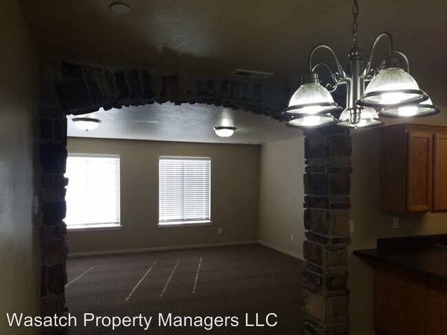 Building Photo - 929 W 670 S