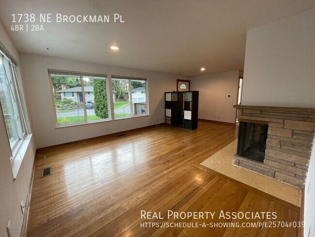 Building Photo - Pet Friendly! 4 Bed. 2 Bath, w/attached ga...
