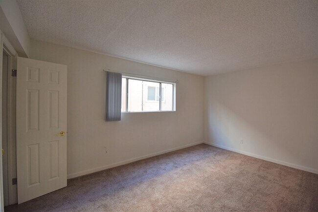 Foto del edificio - 5321-5325 Agnes Ave