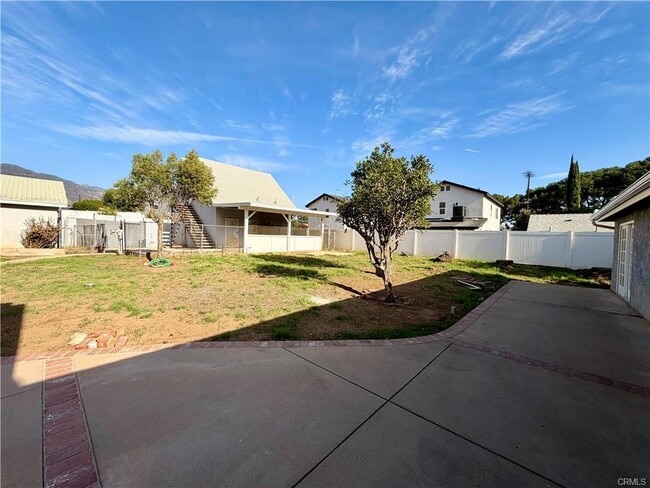 Foto del edificio - 13416 Glenoaks Blvd