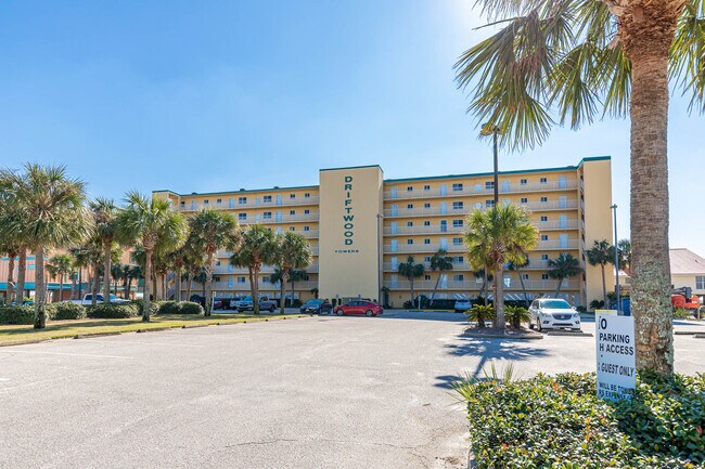 Foto del edificio - 615 W Beach Blvd