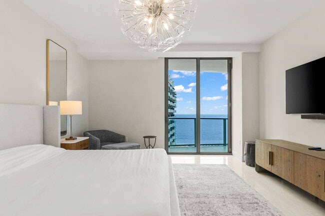 Building Photo - 3100 N Ocean Dr