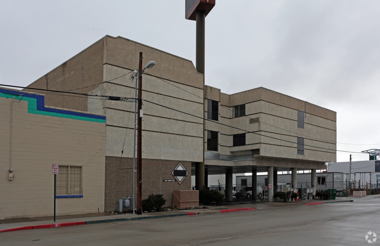 Building Photo - USA Manors