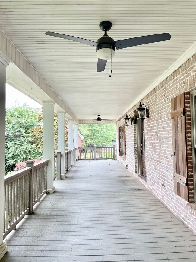 Building Photo - Beautiful Home Available Now!