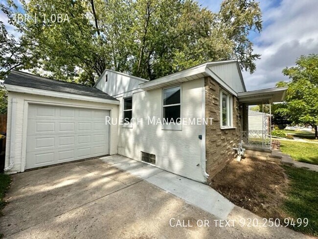 Building Photo - Recently Renovated 3 Bedroom 1 Bath Single...