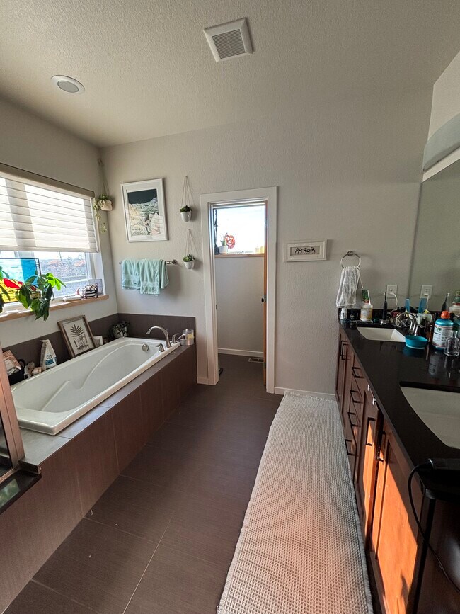 Foto del edificio - 1814 Blue Star Ln