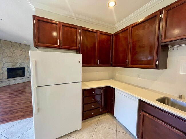 Building Photo - Lovely, Spacious, Heart of the Mission! In...