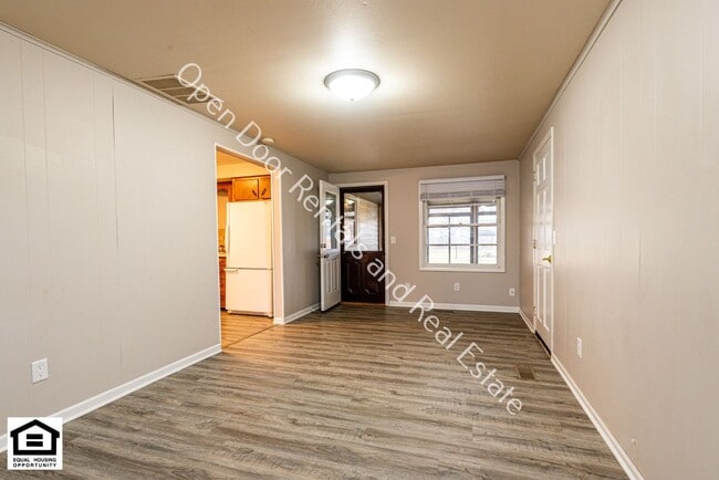 Building Photo - 6305 Salge Dr