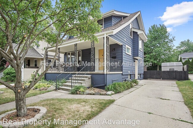 Building Photo - 3 br, 2 bath House - 713 S. Pleasant St.