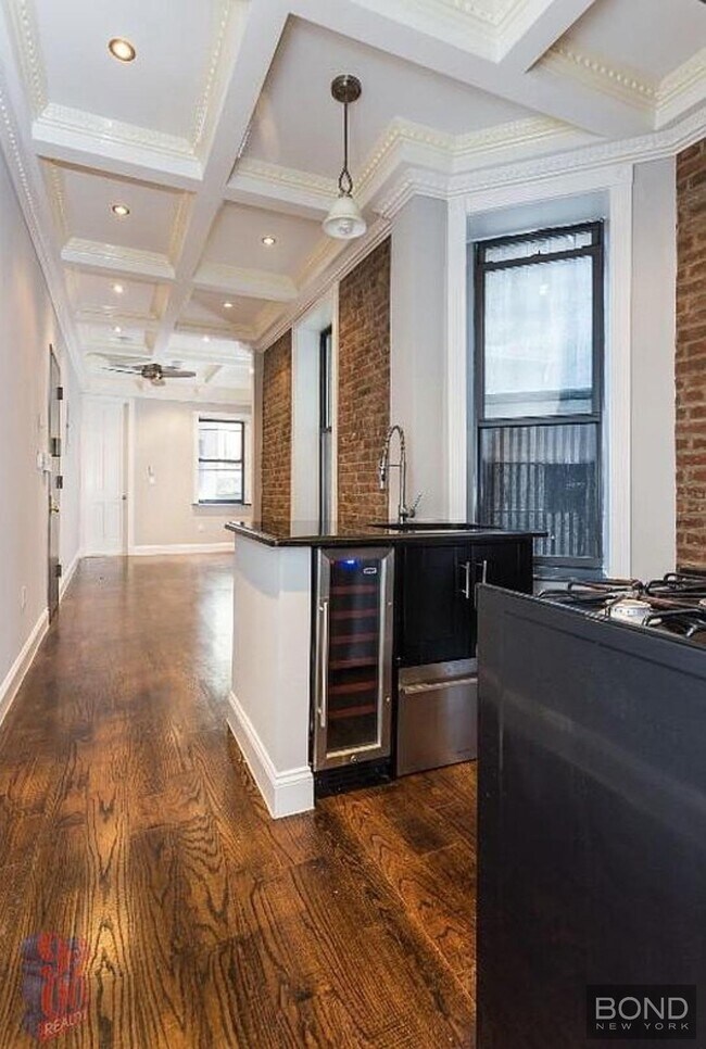 Foto del edificio - 72 W 108th St