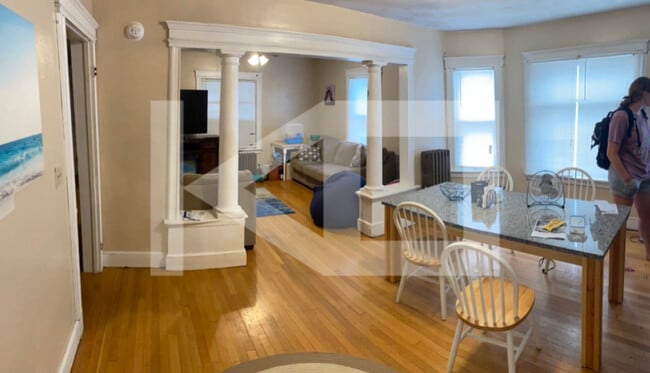 Building Photo - 137 Chapin St
