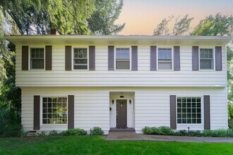Building Photo - 2639 SW Sherwood Dr