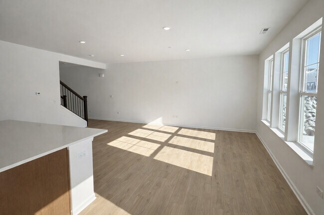 Building Photo - 16517 Golden Vly Ln