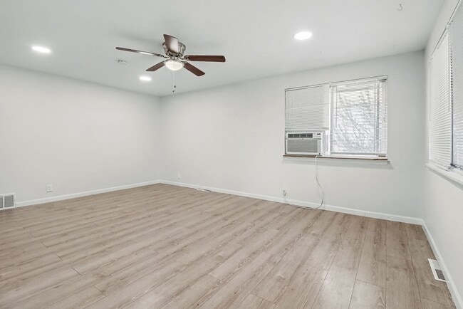 Foto del edificio - 1714-1716 W 8th St